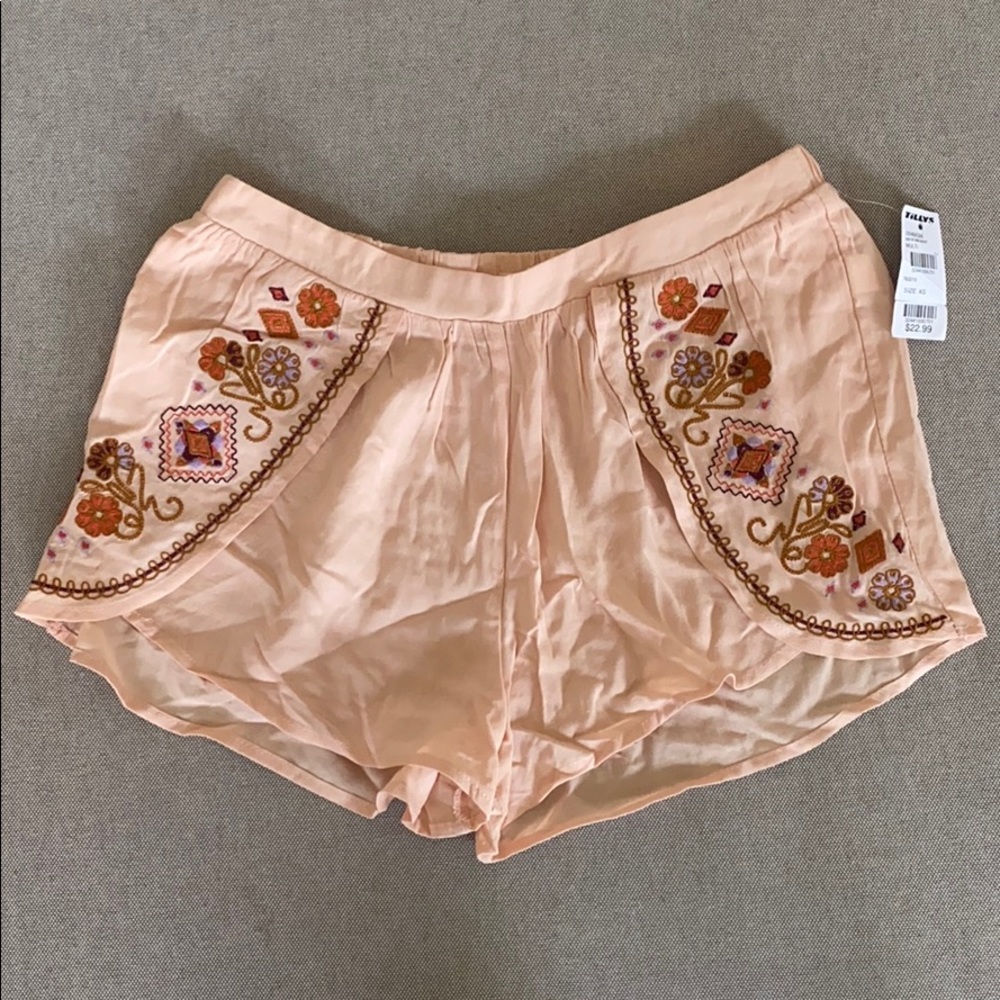 Tilly’s S&S W Embroidered Shorts